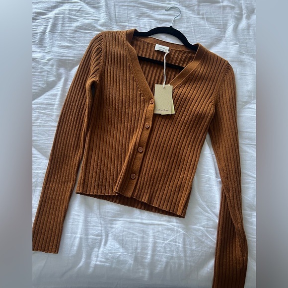 Aritzia Wilfred Brown Cropped Cardigan - Picture 2 of 2